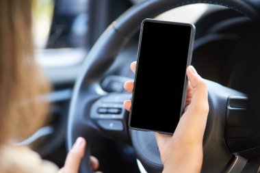 Araba telefonu mockup. Kiralık araç sürücüsü.