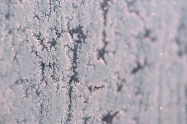 Cam desen. Kar taneleri. Parlak doku. Beyaz renk.