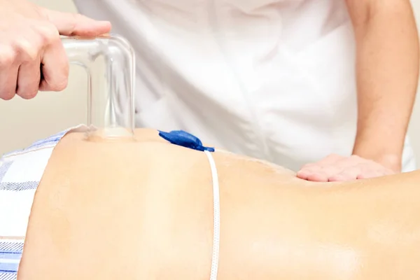 Vakuum Massage Flicka Patienten Att Bli Med Celluliter — Stockfoto
