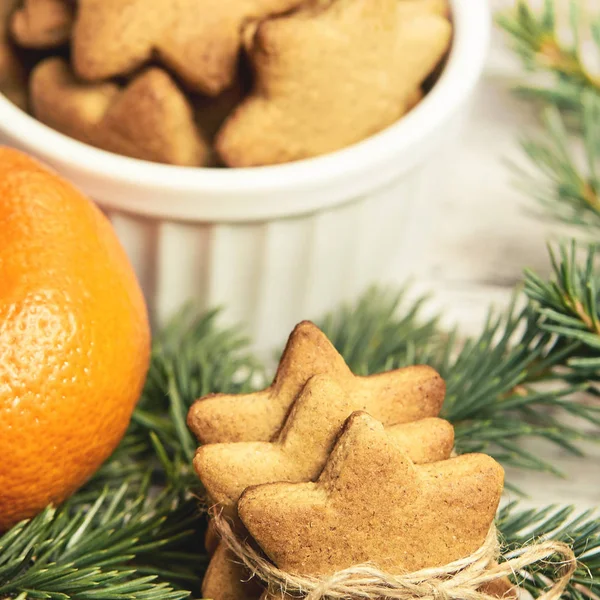 Lebkuchen Kleine Sterne Köstliche Mandarine Neujahr Tannenzweig — Stockfoto