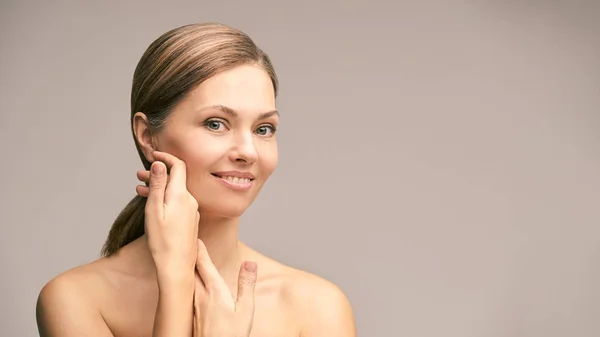 Retrato Natural Beleza Modelo Facial Cuidados Com Pele Cara Mulheres — Fotografia de Stock