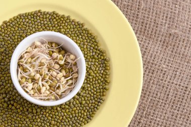 Taze lahanası. Yeşil fasulye. Beyaz Kupası. Sağlıklı gıda.