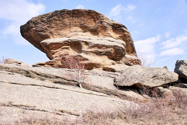 Berglandschap Grote Stenen Blauwe Hemel — Stockfoto