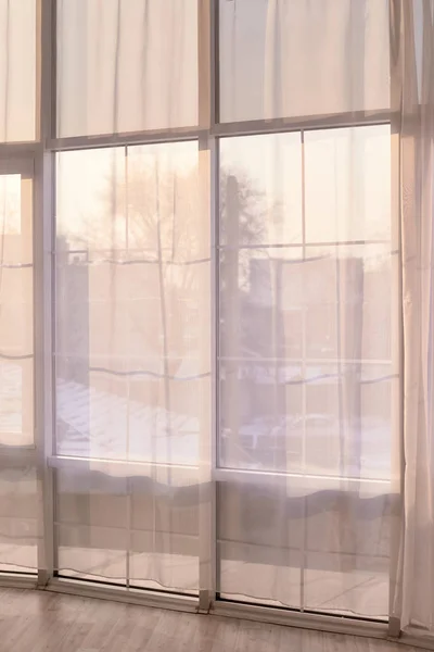 Janela Grande Interior Brilhante Cortinas Transparentes — Fotografia de Stock