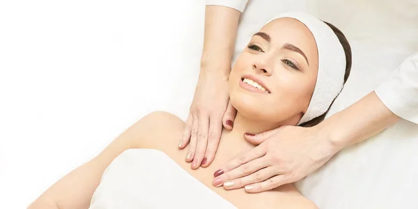 Masáž Obličeje Salon Žena Profesionální Terapie Ruce Krk Zdravé Kosmetické — Stock fotografie