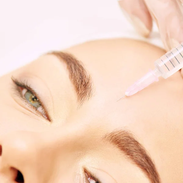 Stirn Frauen Operation Falten Füller Kosmetologie Injektion Gesichtshaut Verjüngt Arzt — Stockfoto