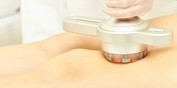 Cavitación Cosmetología Mujer Procedimiento Máquina Ultrasónica Lipo Tratamiento Contra Celulitis —  Fotos de Stock