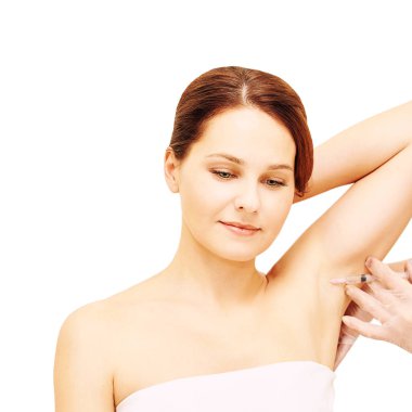 Koltukaltı hiperhidroz tedavisinde anti. Kozmetik enjekte prosedür. Klinik kozmetik ter terapisi. Beuty genç kadın. Kız Cilt Bakımı