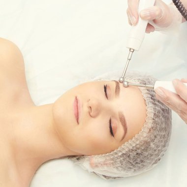 Dermatoloji cilt bakımı yüz terapisi. Tıbbi spa anto kırışıklıkları 