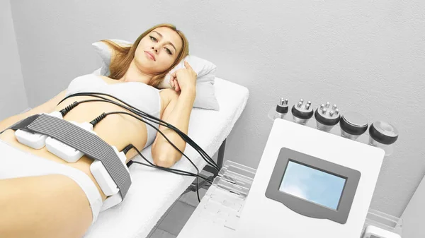 Laser lipo equipment. Cosmetic fat reduce treatment. Woman in medicine salon. Anti cellulite procedure — Stock Photo, Image