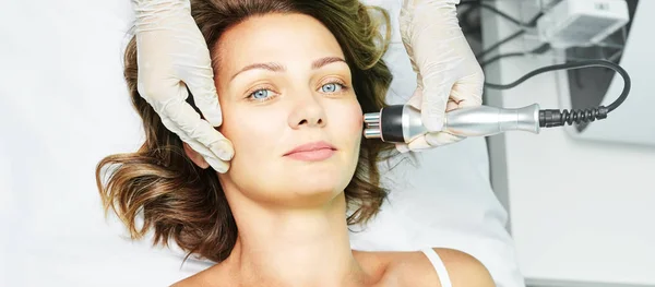Dermatology skin care facial therapy. Medical spa anto wrinkles procedure. Woman face rejuvenation. Pretty girl. Rf cosmetician equipment — Stock Photo, Image