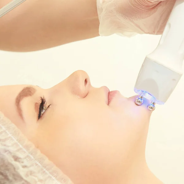 Dermatología cuidado de la piel terapia facial. Médico spa anto arrugas — Foto de Stock