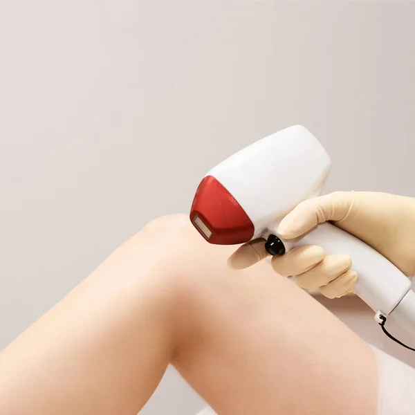 Tratamiento de depilación láser Ipl. Terapia de ultrasonido. Procedimiento de cosmetología — Foto de Stock