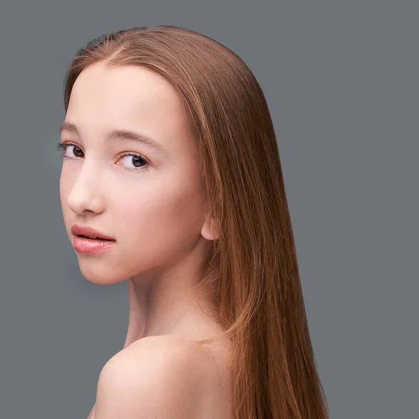Retrato de cosmetología de mujer joven. Belleza chica cara — Foto de Stock
