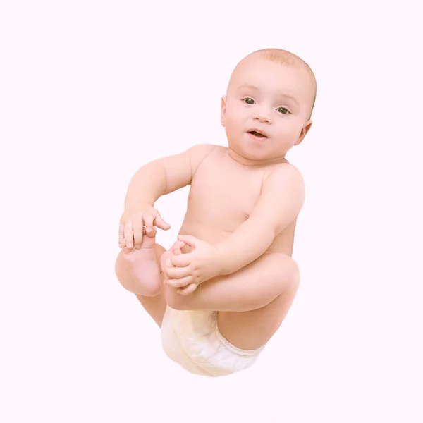 Pasgeboren jongen, moederhand. Babymoeder massage. grappige kinderen verschonen luier. — Stockfoto