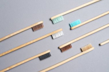 Bambu diş fırçası seti. Farklı renk