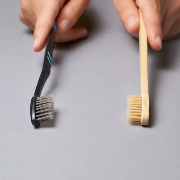 Two types of toothbrushes. Plactic and eco bamboo brush — Stock Photo, Image