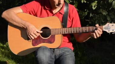 iskambil akustik gitar açık havada dostum