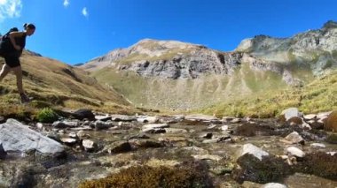 Kız dağ dereyi, İtalyan Alpleri geçmek