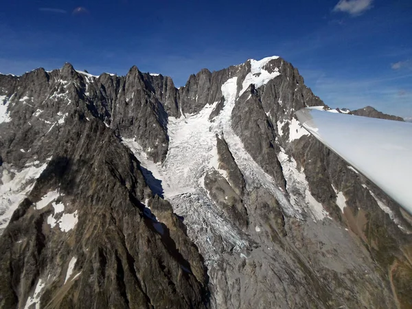 Grandes Jorassiin Ilmakuva Purjelentokoneesta Italian Alpit — kuvapankkivalokuva