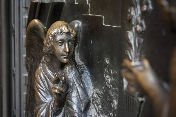 Detalle Escena Anunciación Escultura Bronce Florencia Toscana Italia — Foto de Stock