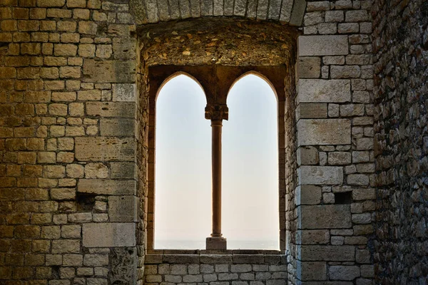 Medieval Mullioned Ventana Con Campo Horizonte —  Fotos de Stock