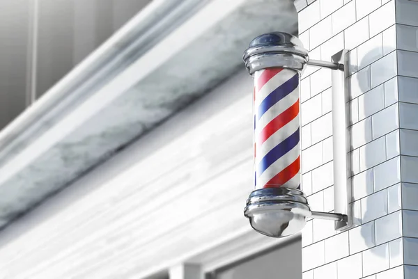 Barbers Pole Building Facade Sunlight — Stock Photo, Image