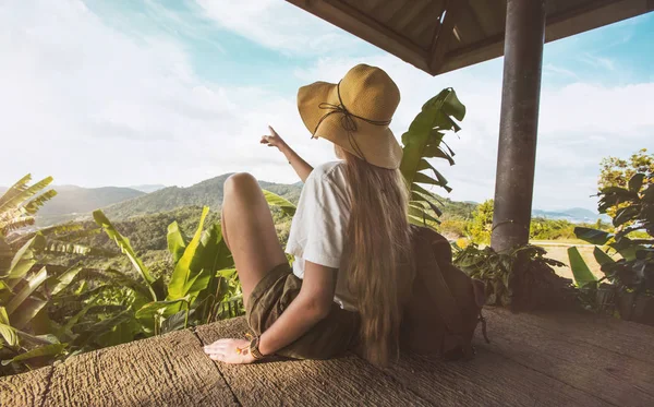 Girl Traveler Wearing Straw Hat Palm Rainforest Landscape — Stock Photo, Image