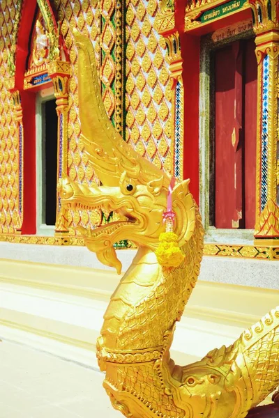 Kolorowe Węża Świątyni Tajski — Zdjęcie stockowe