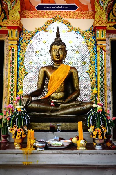 Elegancja Posąg Buddy Tajlandii Świątyni — Zdjęcie stockowe
