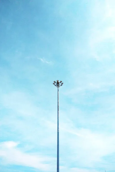 Poste Lâmpada Com Fundo Azul Céu — Fotografia de Stock