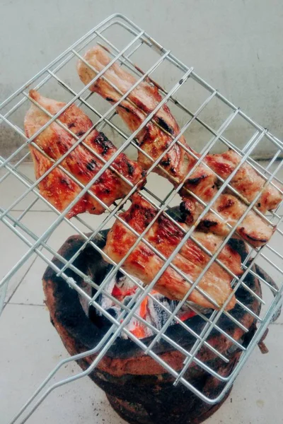 Hot Ψητό Χοιρινό Ένα Κάρβουνο Φούρνο — Φωτογραφία Αρχείου