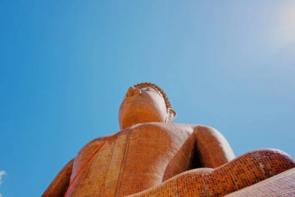 Elegância Estátua Buda Está Templo Tailandês — Fotografia de Stock