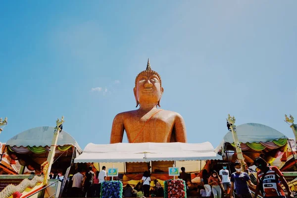 Elegância Estátua Buda Está Templo Tailandês — Fotografia de Stock