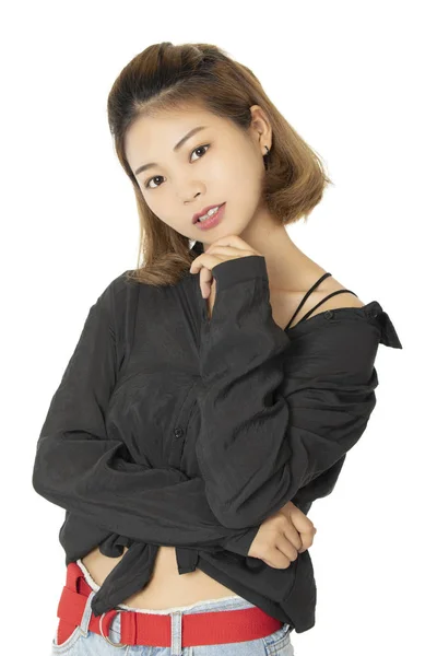 Mooie Chinese Amerikaanse Vrouw Gekleed Een Casual Kleding Geïsoleerd Witte — Stockfoto