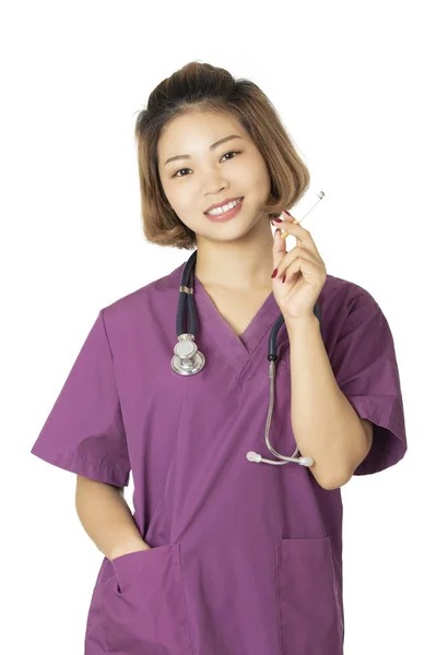 Médico Asiático Bonito Enfermeira Fumar Cigarro Isolado Fundo Branco — Fotografia de Stock