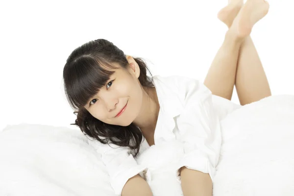 Hermosa Sexy Mujer China Acostada Cama Con Una Camisa Blanca — Foto de Stock