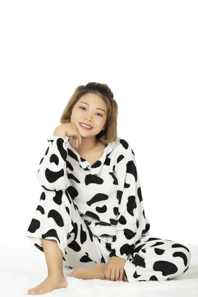 Mooi Sexy Chinese Vrouw Wakker Bed Dragen Van Pyjama Geïsoleerd — Stockfoto