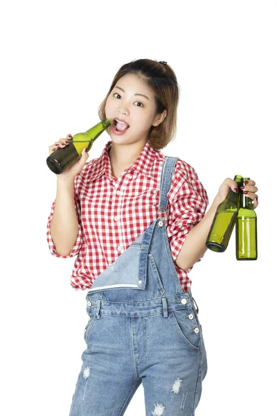 Beaufiful Kinesisk Amerikansk Kvinna Som Håller Flaska Isolerad Vit Bakgrund — Stockfoto