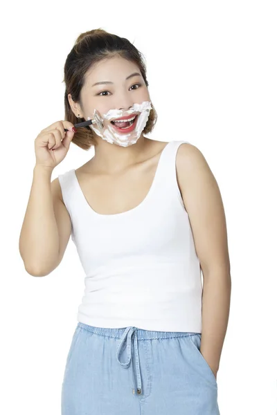 Mujer China Que Intenta Afeitarse Aislada Sobre Fondo Blanco —  Fotos de Stock