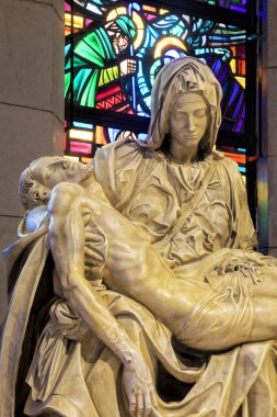 La Pieta Manila Katedrali'ne, ilk yerleşik 1571, içinde ünlü heykeli bir kopyasını sekizinci kilisedir bugünün başkaları ile destoryed Ulusal desasters ve savaş yapısı. Mevcut Katedrali 1953 1958 için inşa edilmiştir. Intramuros
