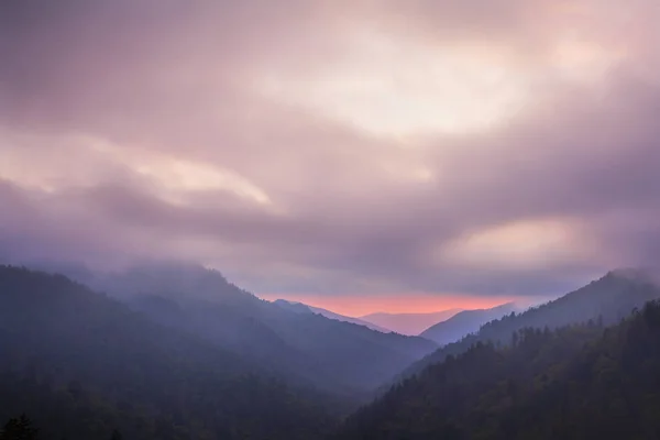 Coucher de soleil dans le parc national Smoky Mountains, Tennessee, États-Unis — Photo