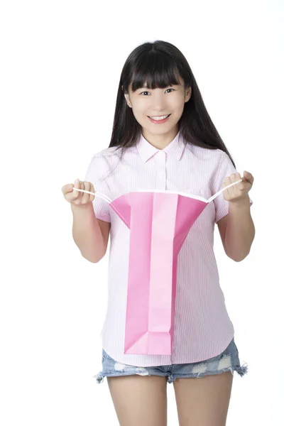 Mooi Sexy Chinese Vrouw Uitvoering Boodschappentassen Geïsoleerd Witte Achtergrond — Stockfoto