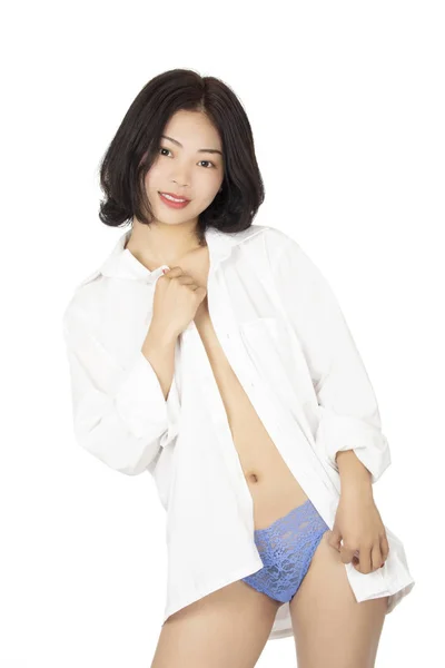 Donna cinese vestita in perizoma blu isolato su sfondo bianco — Foto Stock