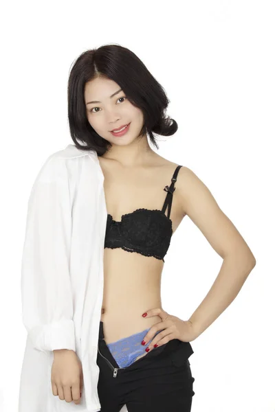 Chinese vrouw gekleed in blauwe thong geïsoleerd op witte achtergrond — Stockfoto