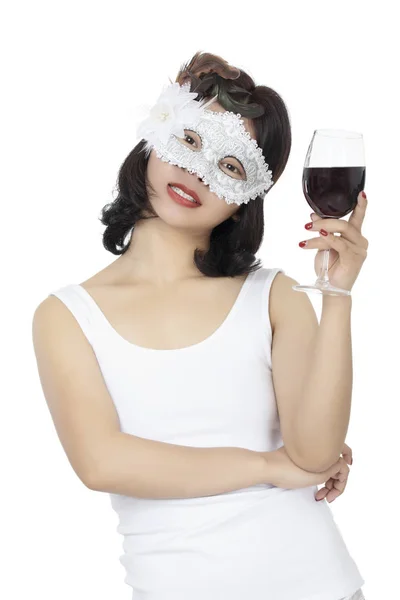 Chinese vrouw het houden van glas wijn geïsoleerd op witte achtergrond — Stockfoto