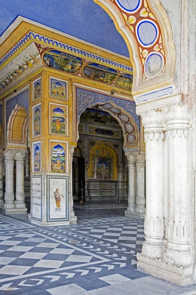 Templo en la ciudad rosa de Jaipur en Rajasthan la India — Foto de Stock