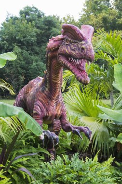 Dilophosaurus erken Jura döneminden bir dinozor. 