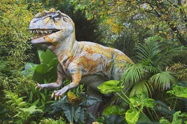 Allosaurus es un dinosaurio de finales del período Jurásico. — Foto de Stock