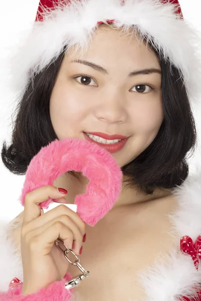 中国女人打扮成性感的圣诞老人，背景是白色的 — 图库照片